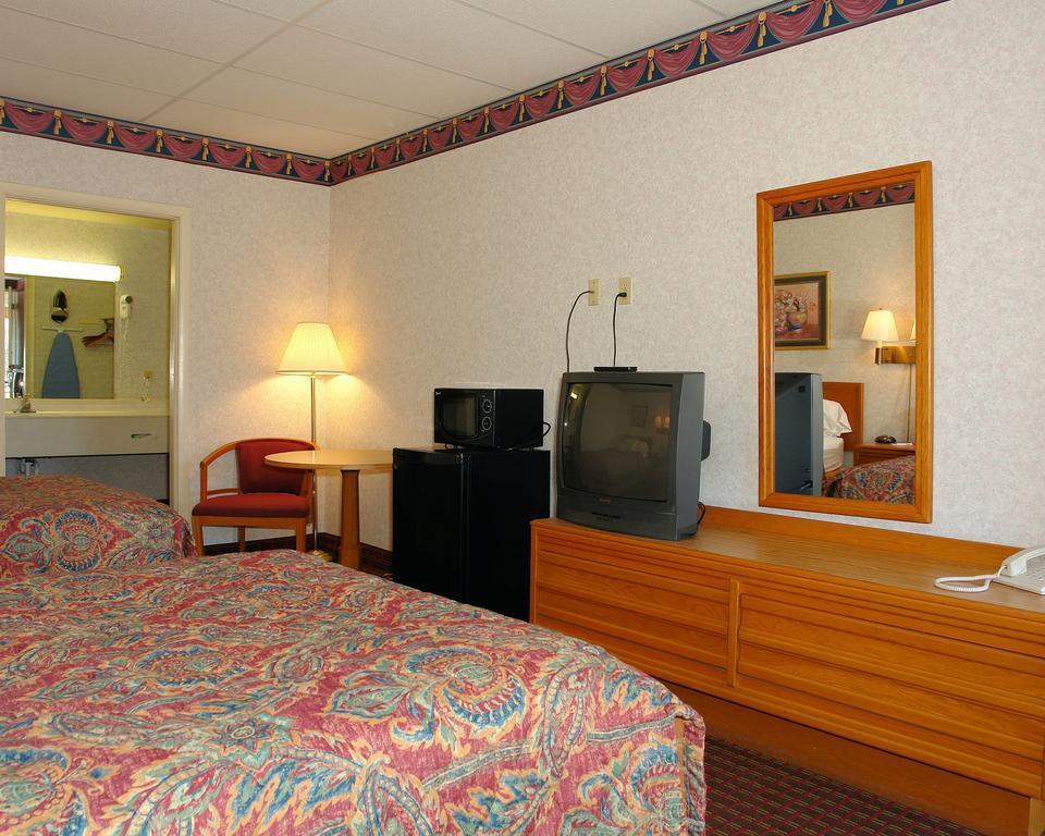 Econo Lodge Wytheville I-77 & I-81 Екстер'єр фото