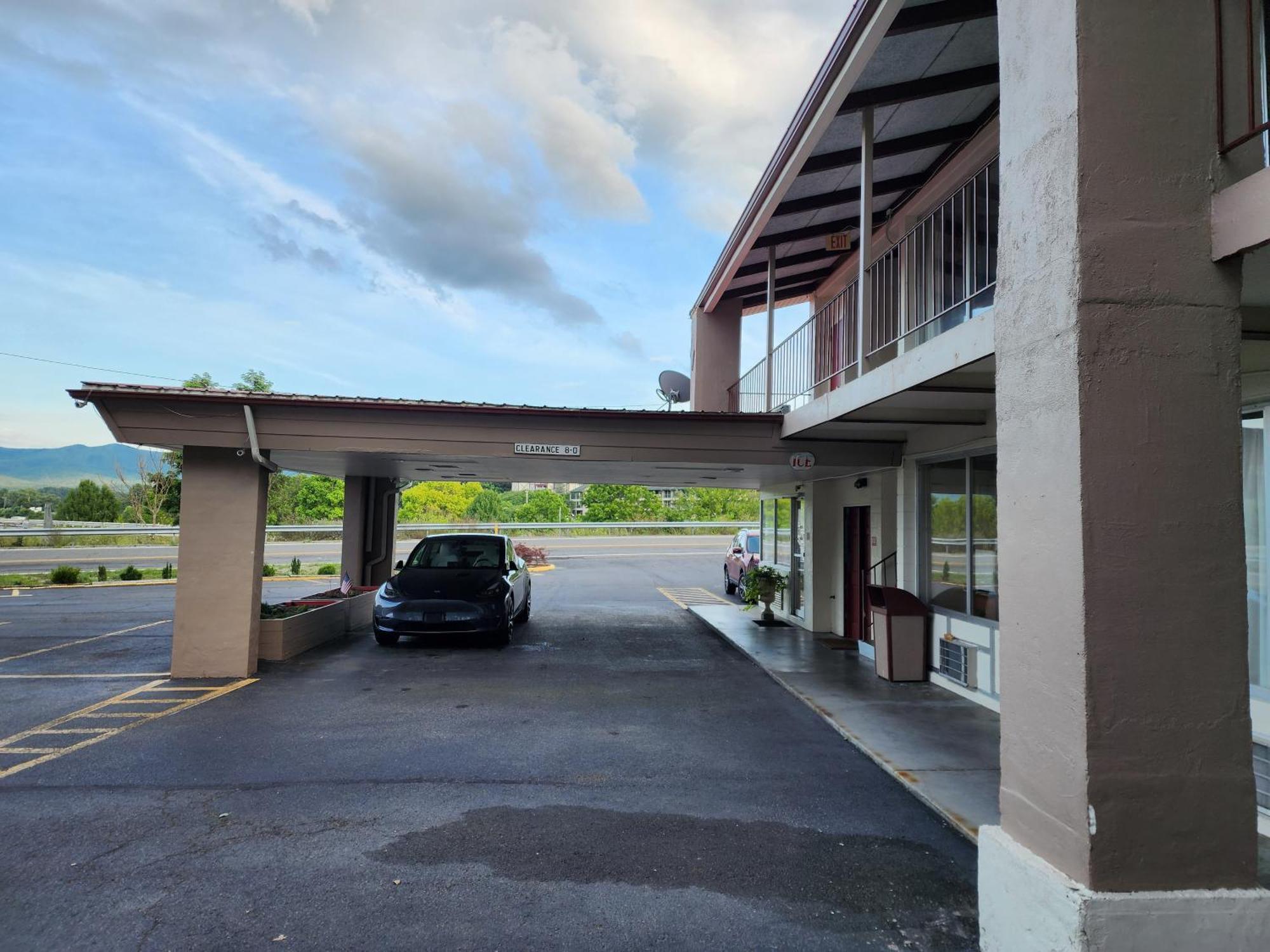 Econo Lodge Wytheville I-77 & I-81 Екстер'єр фото