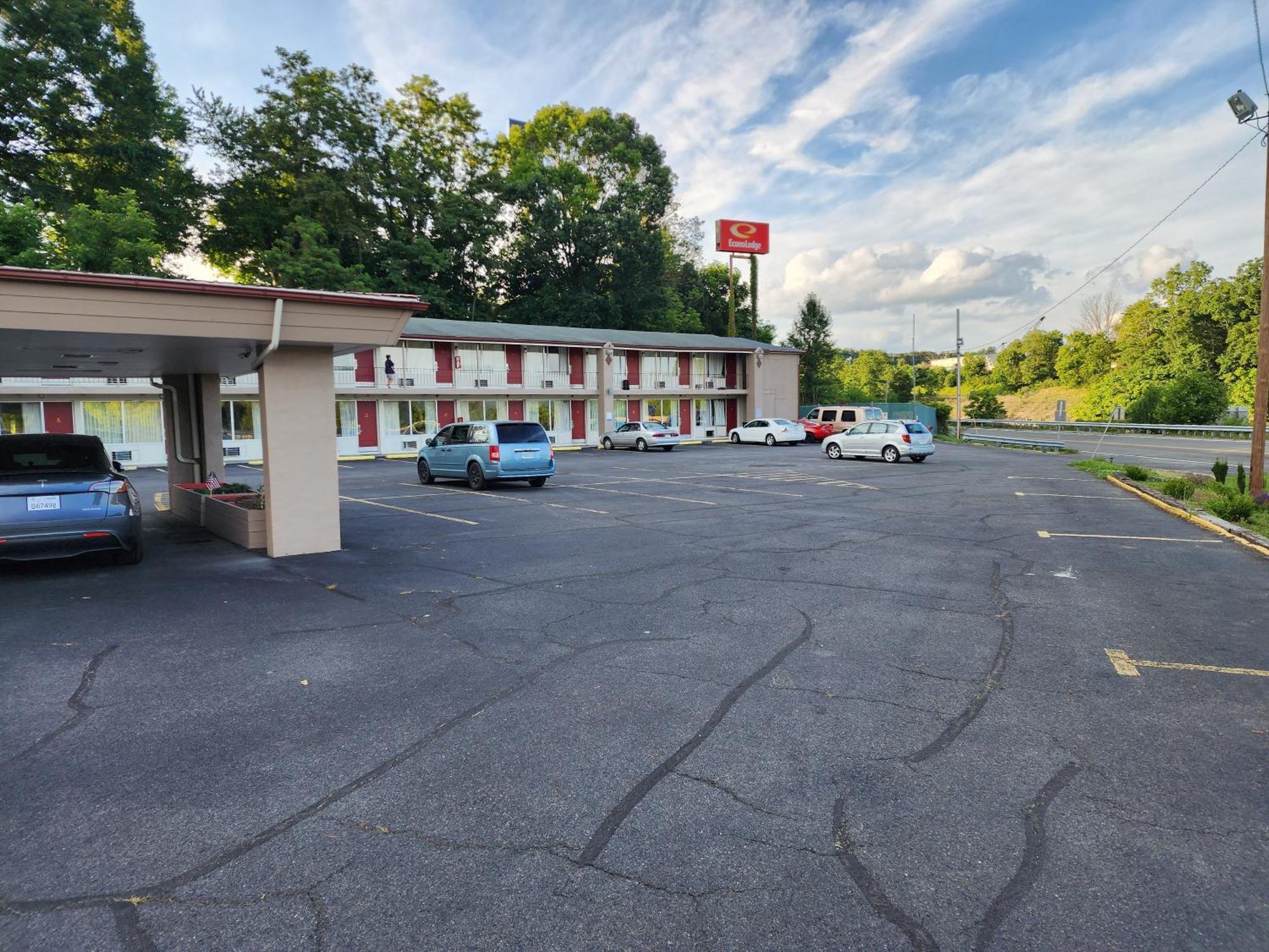 Econo Lodge Wytheville I-77 & I-81 Екстер'єр фото